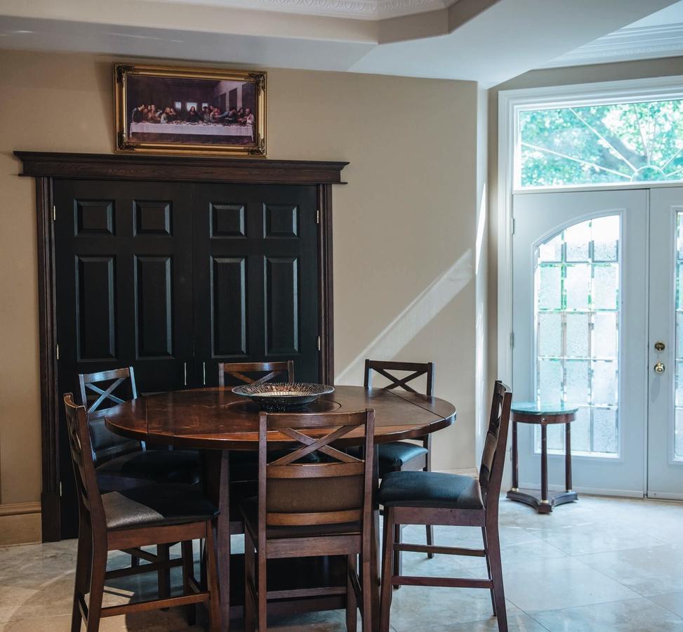Jstlikehome - Luxury Mansion & Guesthouse オタワ エクステリア 写真